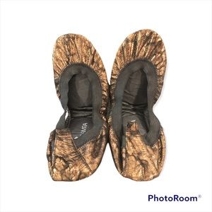 NWOT gold & black Yosi Samra flats size 7